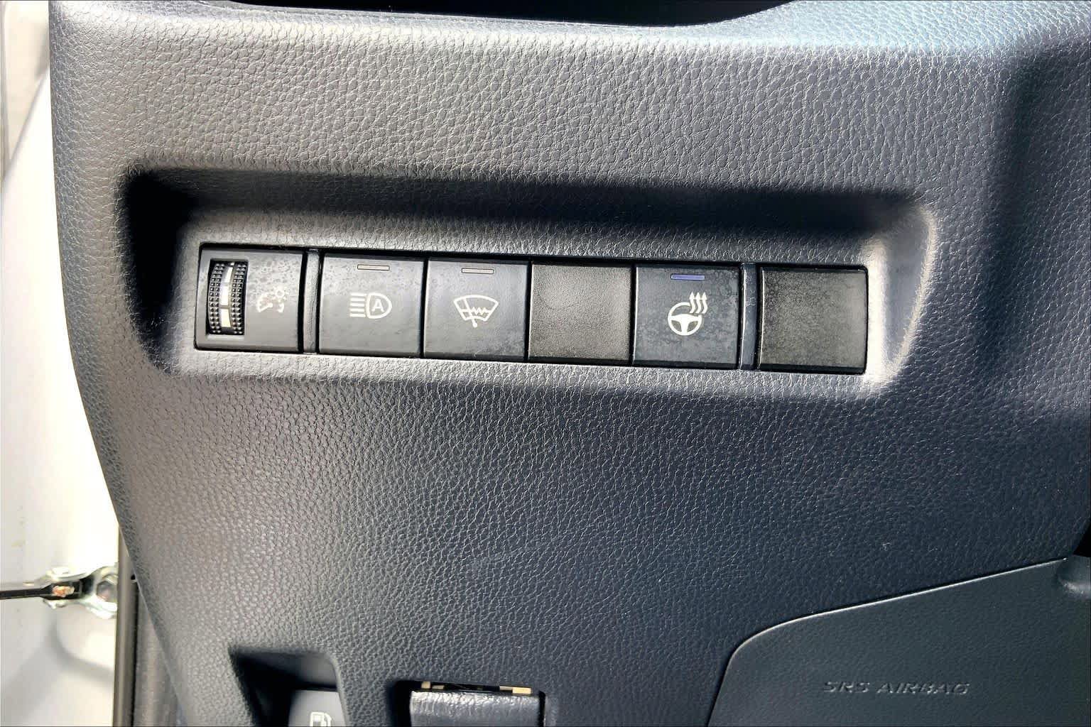 Used 2020 Toyota RAV4 XLE w/ XLE Grade Weather Package AWD/4WD image 33