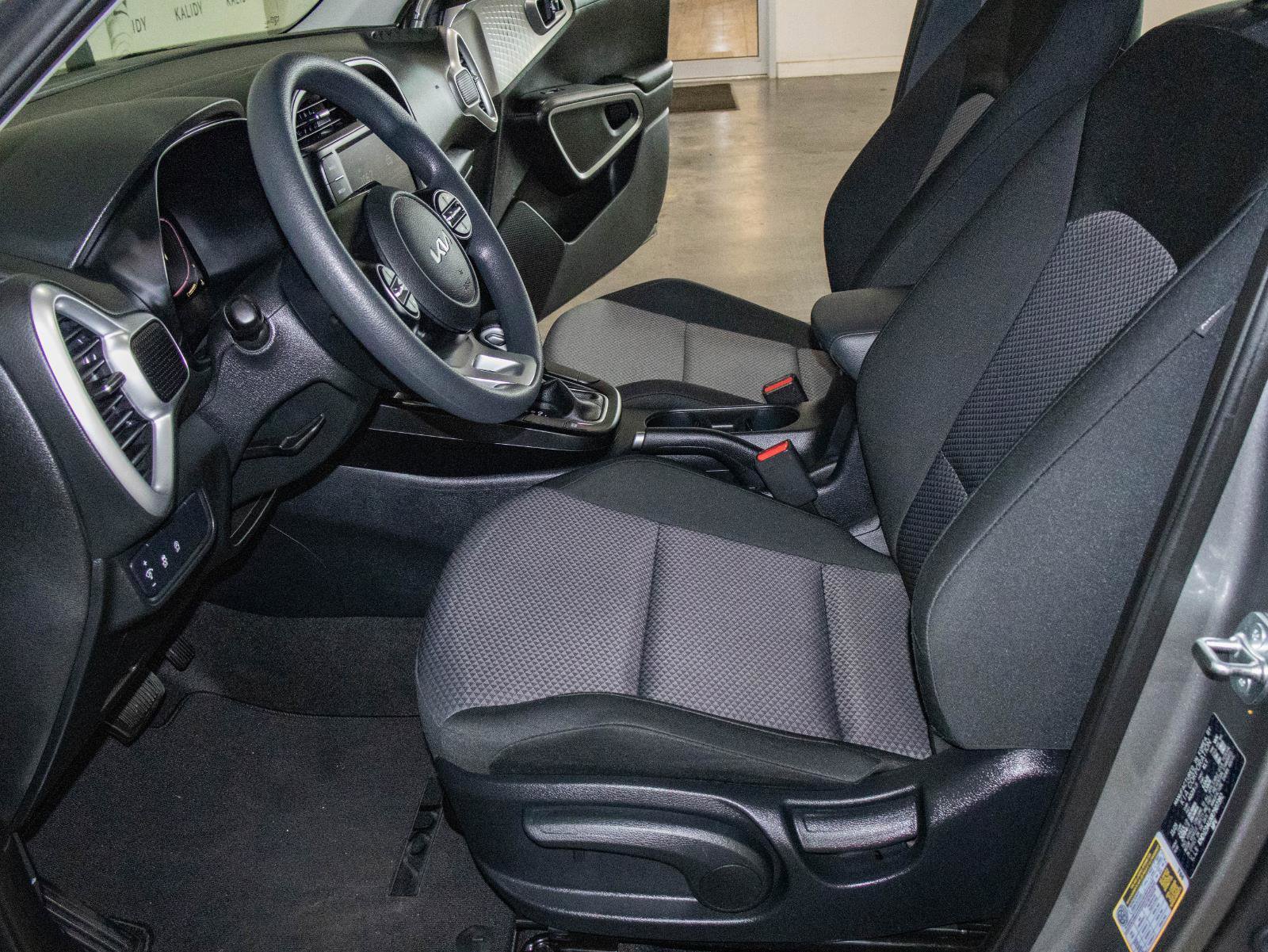 Used 2024 Kia Soul LX image 7