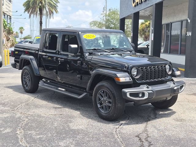 Used 2024 Jeep Gladiator Sport AWD/4WD image 3
