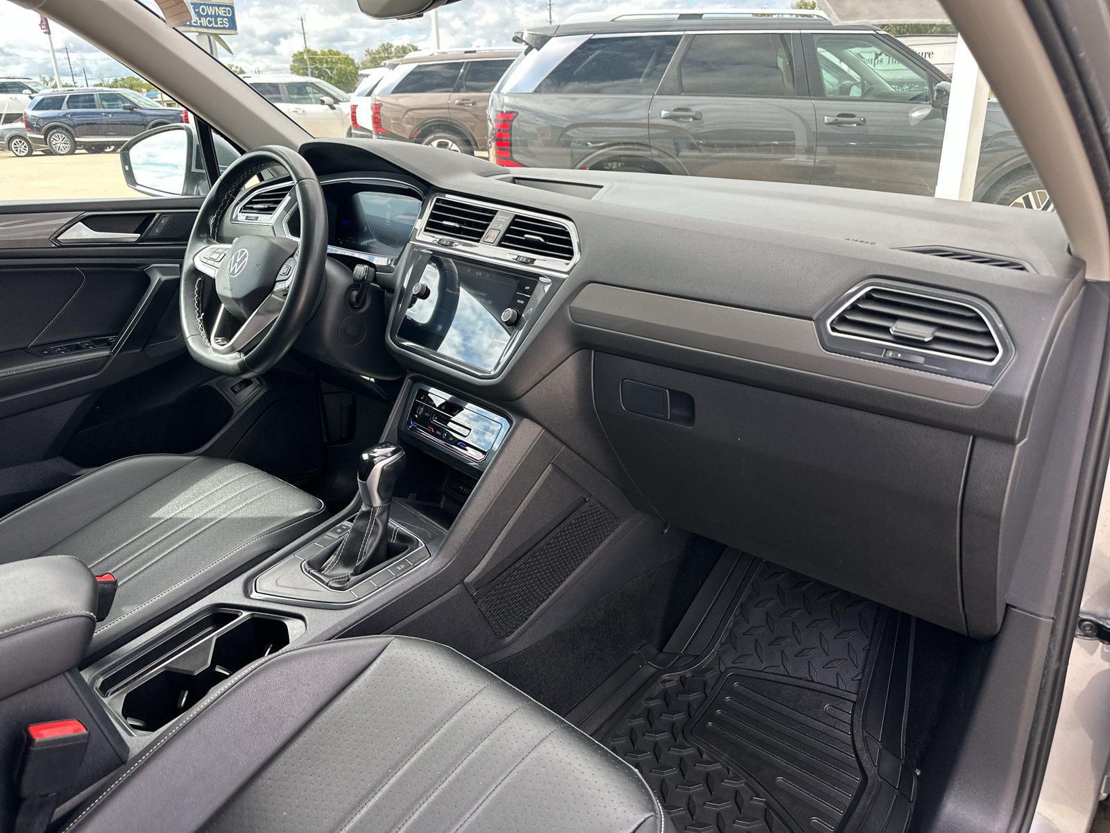 Used 2023 Volkswagen Tiguan SE FWD image 6