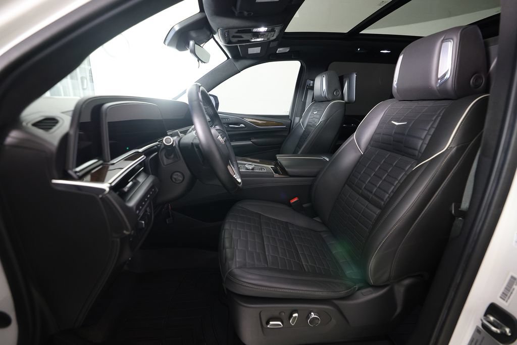 Used 2021 Cadillac Escalade ESV Sport Platinum w/ LPO, ONYX Package AWD/4WD image 16