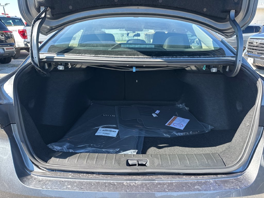 Certified 2027 Nissan Sentra SR w/ Floor Mat Package FWD image 24
