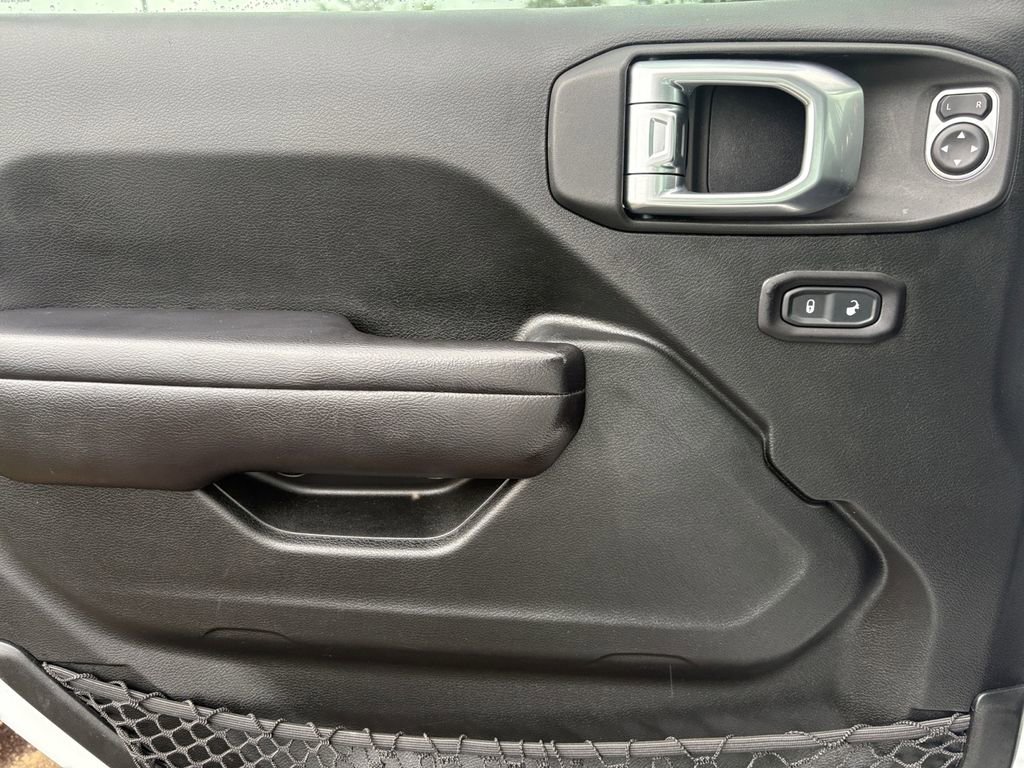 Used 2018 Jeep Wrangler Unlimited Rubicon image 13