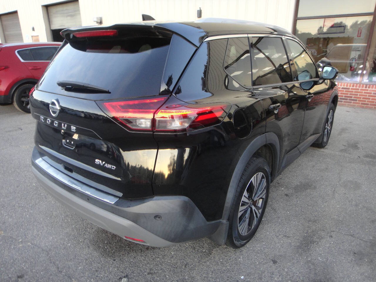 Used 2021 Nissan Rogue SV w/ Premium Package image 6
