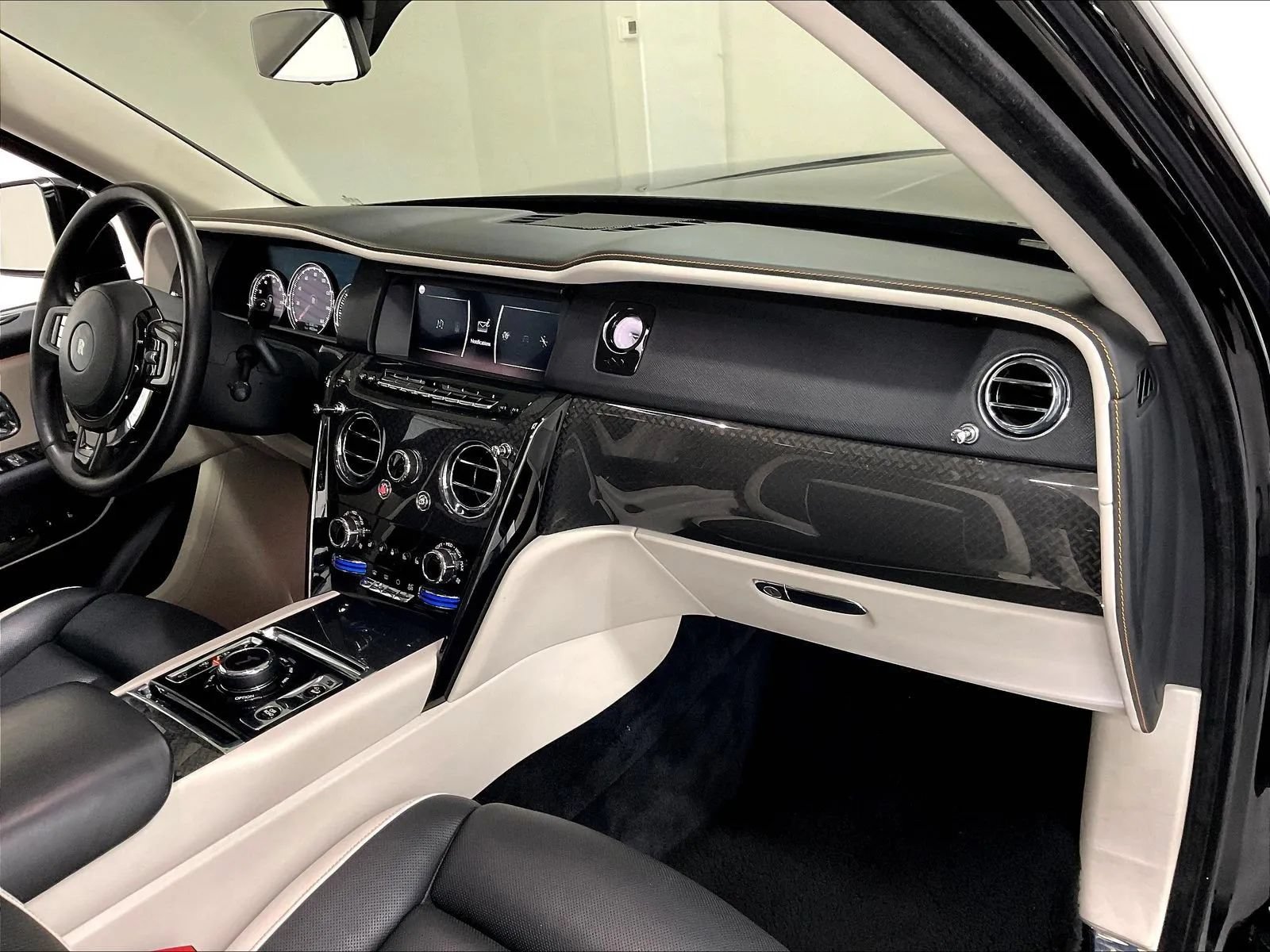 Used 2021 Rolls-Royce Cullinan Black Badge AWD/4WD image 11