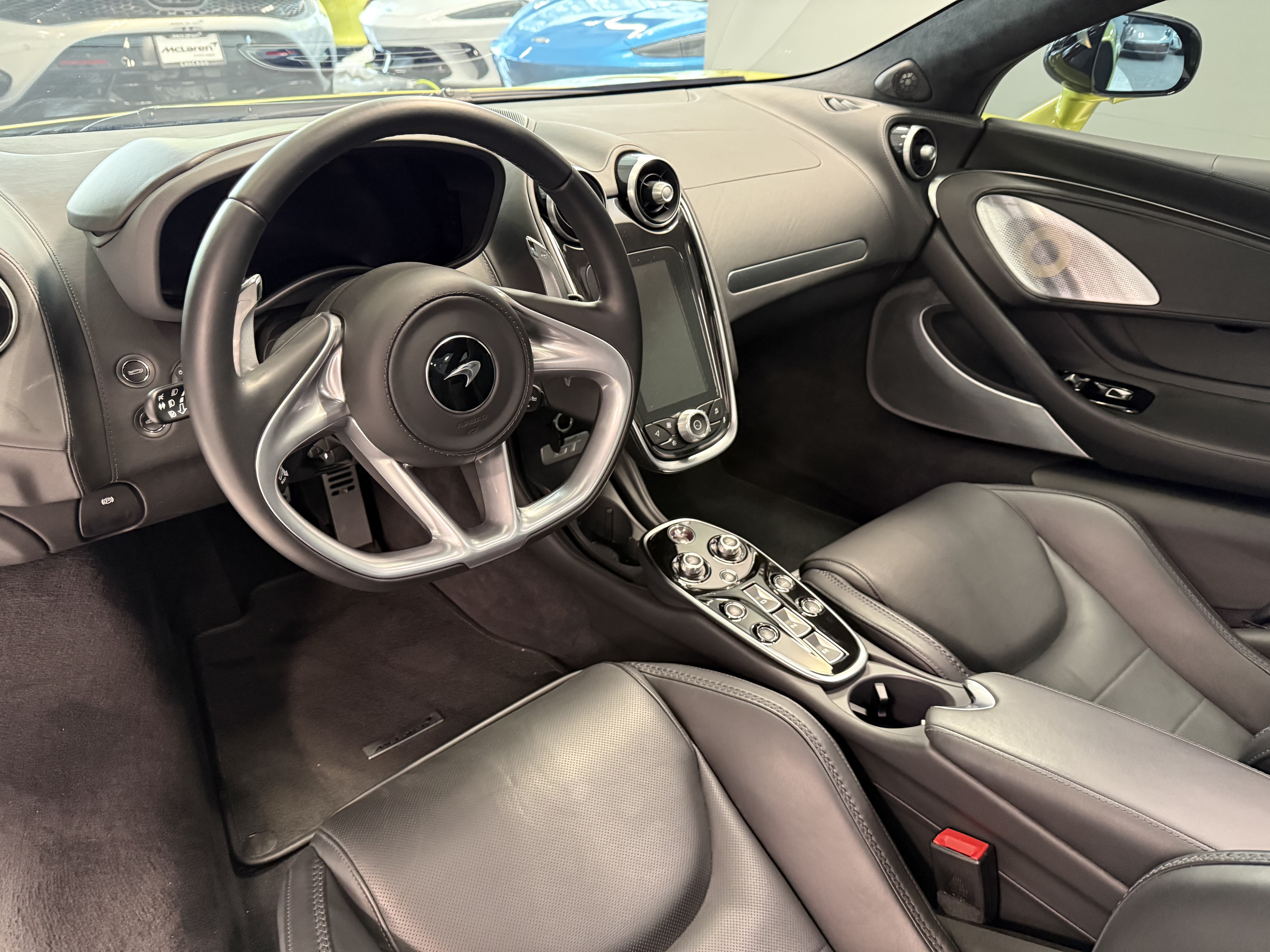 Used 2023 McLaren GT RWD image 4