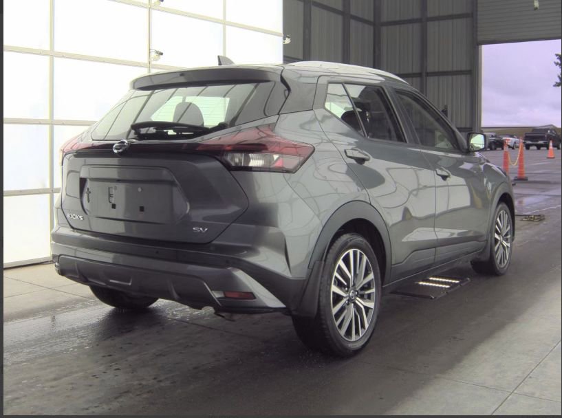 Used 2021 Nissan Kicks SV image 2