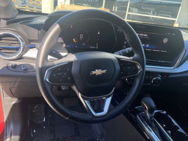 Used 2025 Chevrolet Trax LT w/ LT Convenience Package image 11