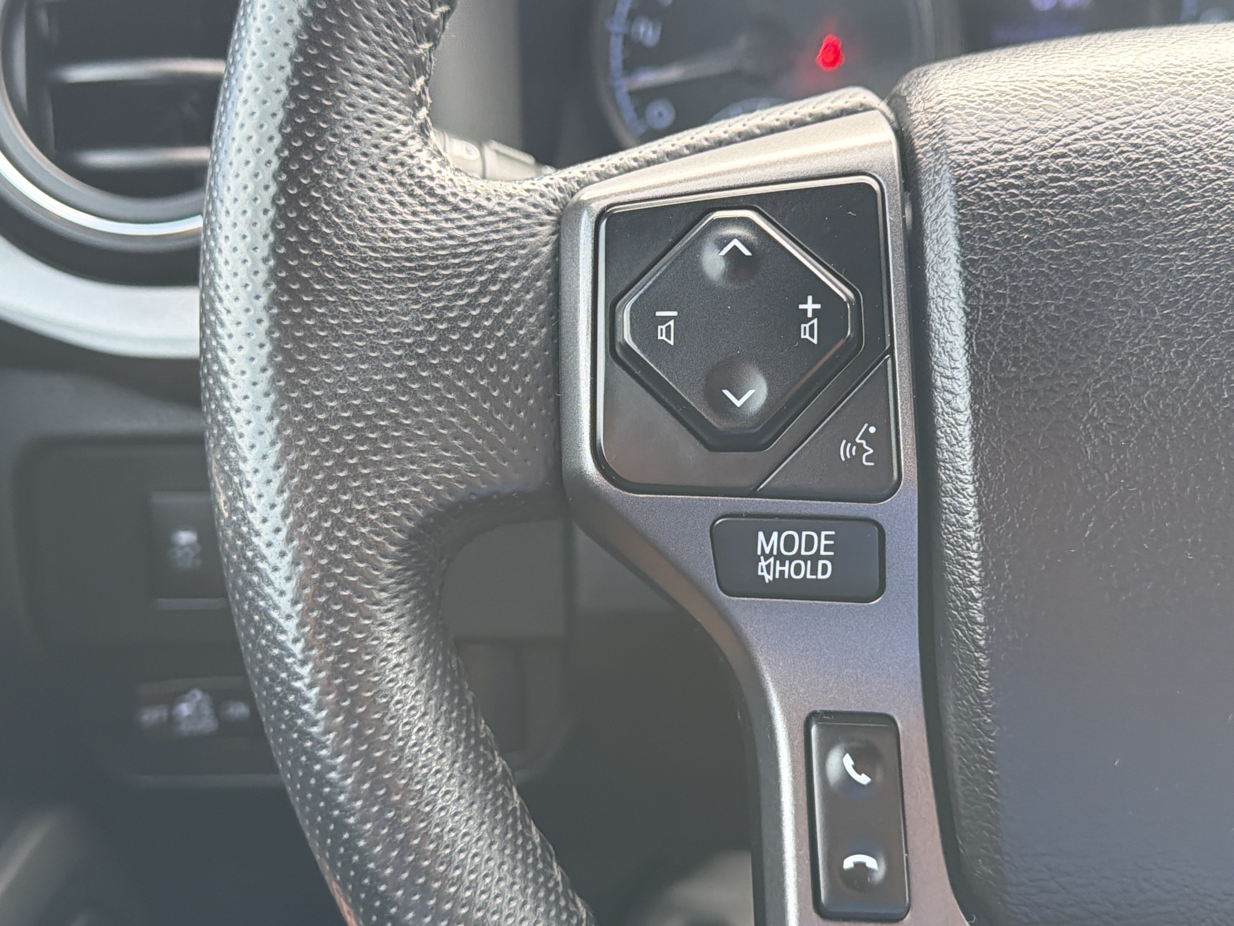 Used 2021 Toyota Tacoma TRD Off-Road w/ Technology Package AWD/4WD image 15