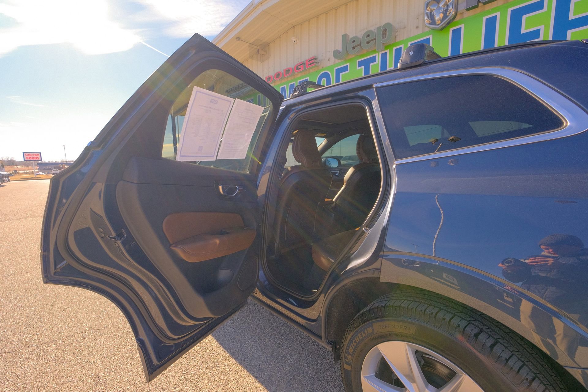 Used 2022 Volvo XC60 B5 Momentum image 28