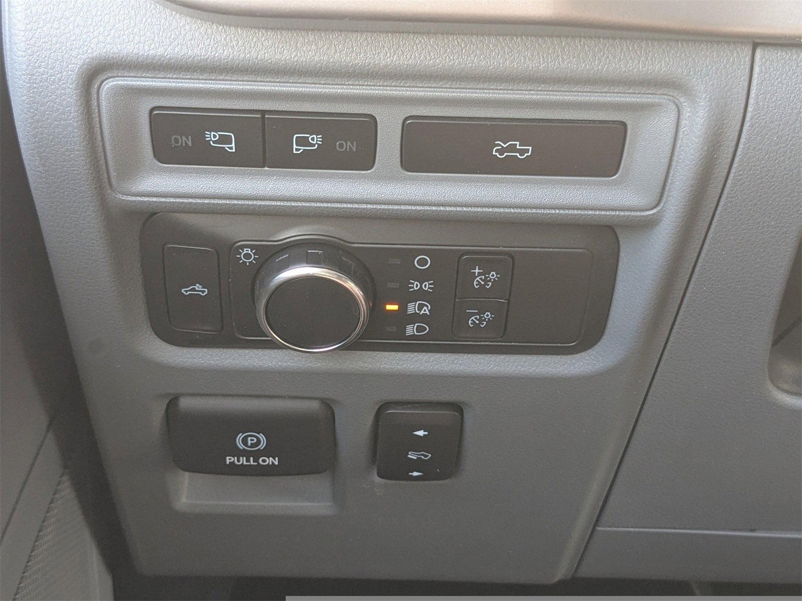 Used 2022 Ford F150 Lightning XLT image 28