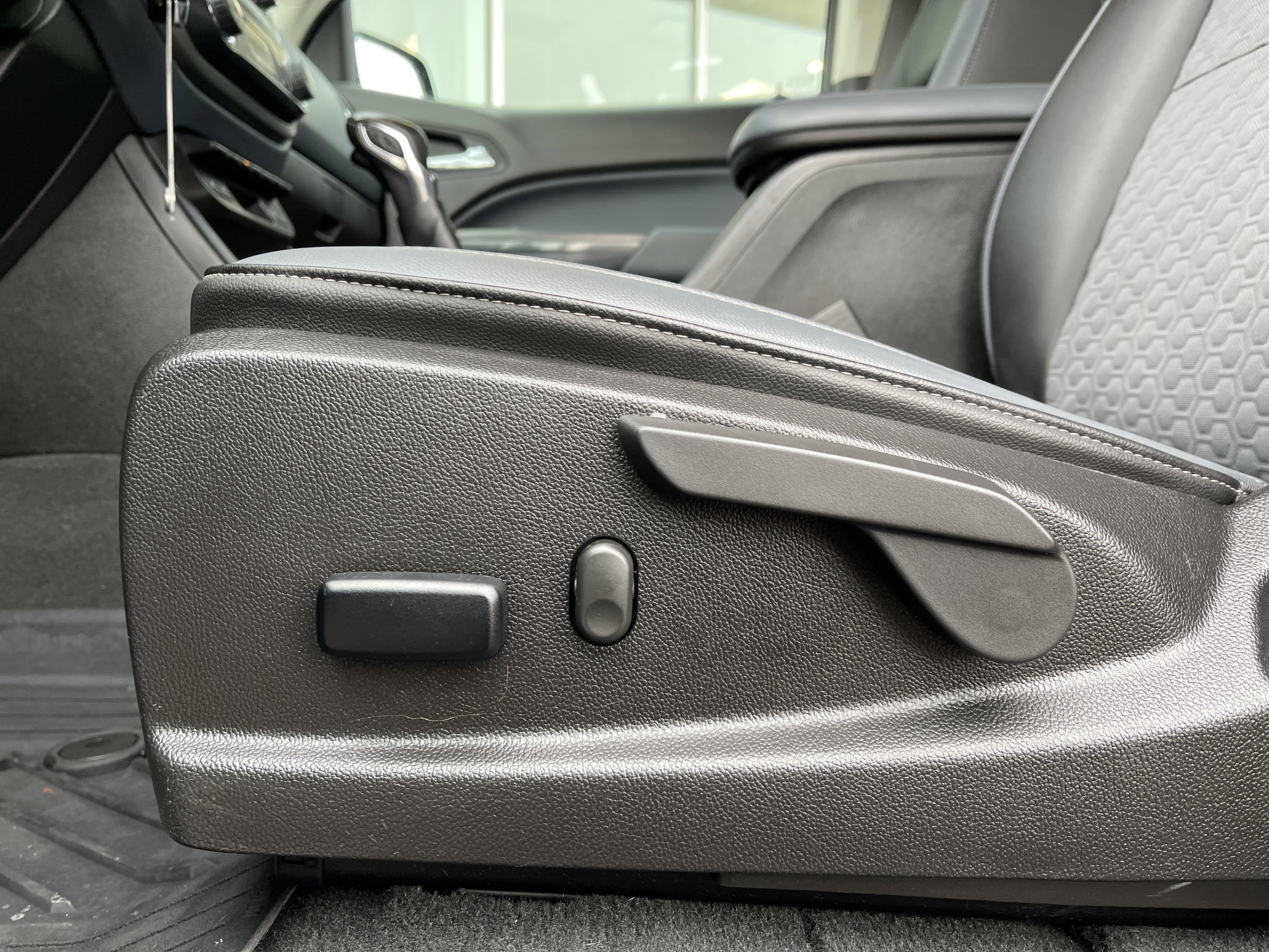 Used 2022 Chevrolet Colorado Z71 w/ Safety Package image 17