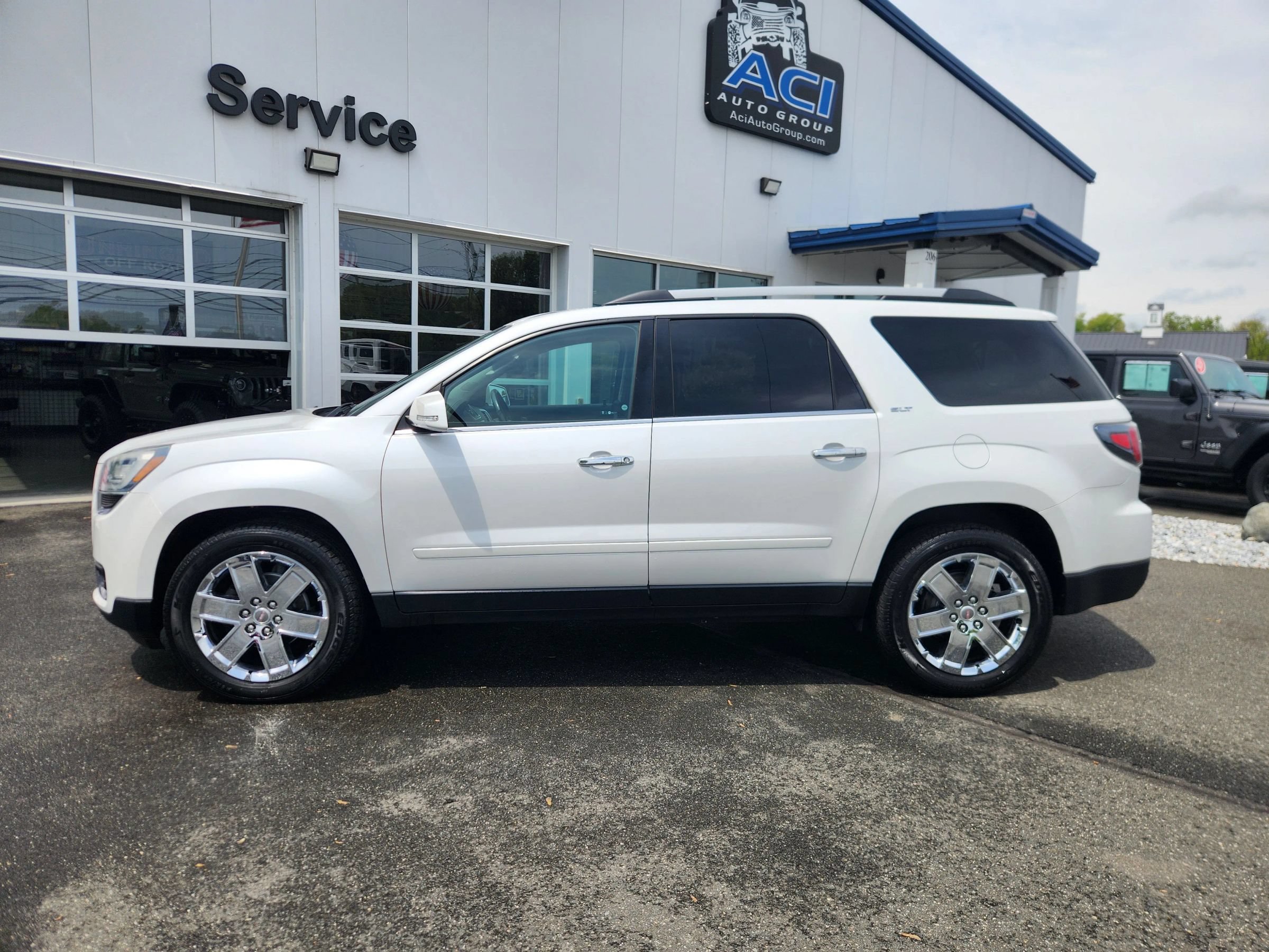 Used 2017 GMC Acadia Limited SLT AWD/4WD image 10