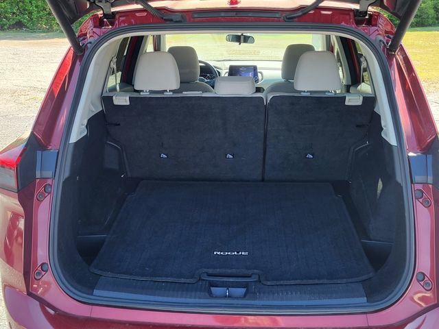 Used 2025 Nissan Rogue SV image 4