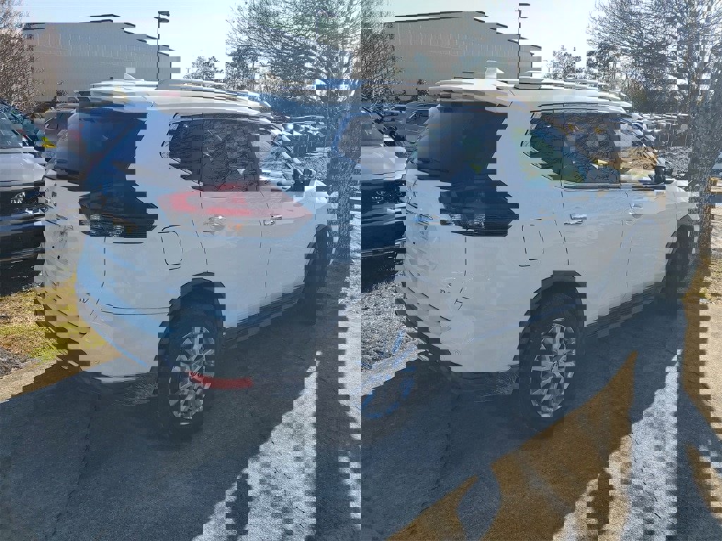 Used 2019 Nissan Rogue SV image 4