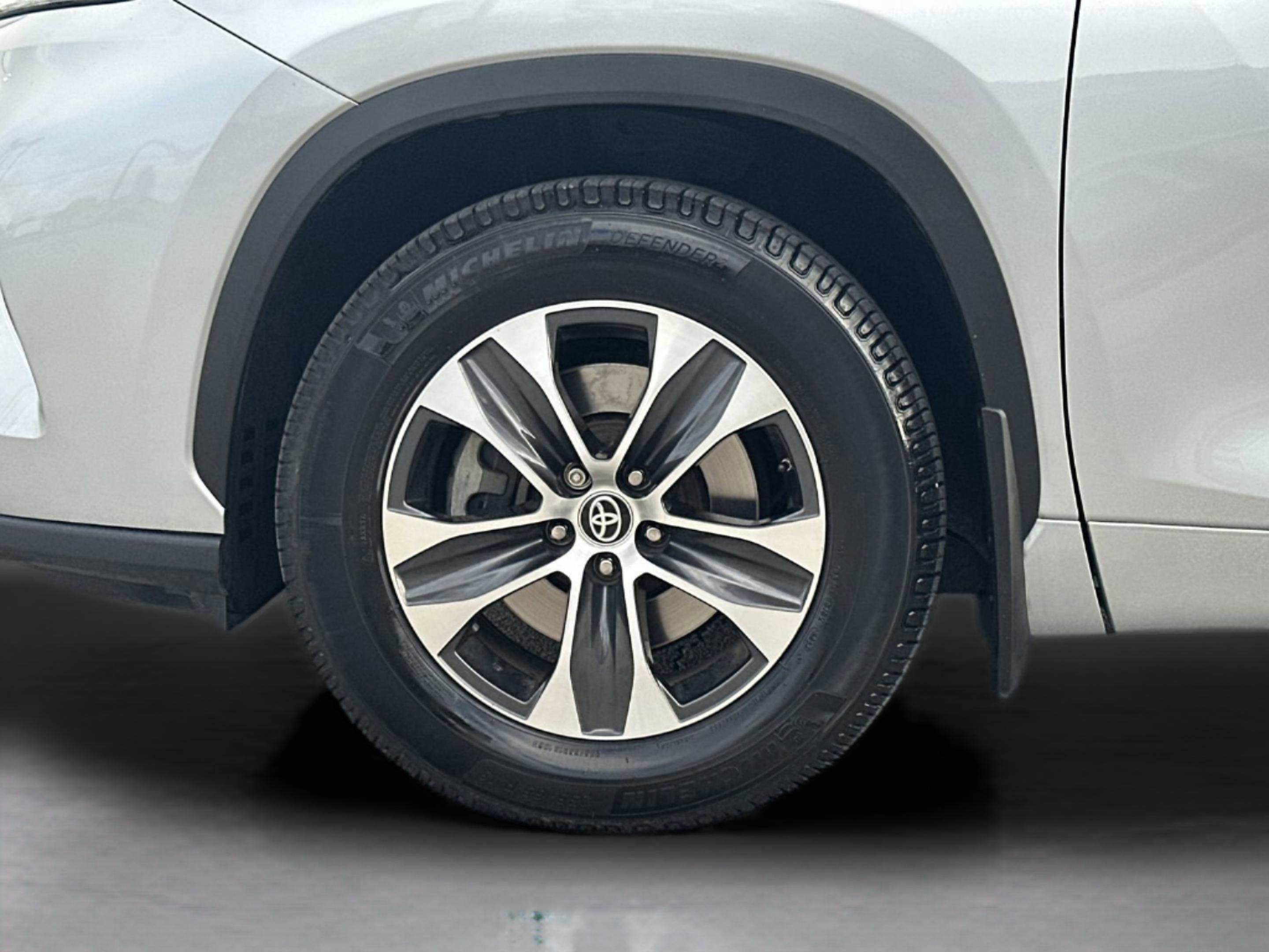 Used 2021 Toyota Highlander XLE image 33