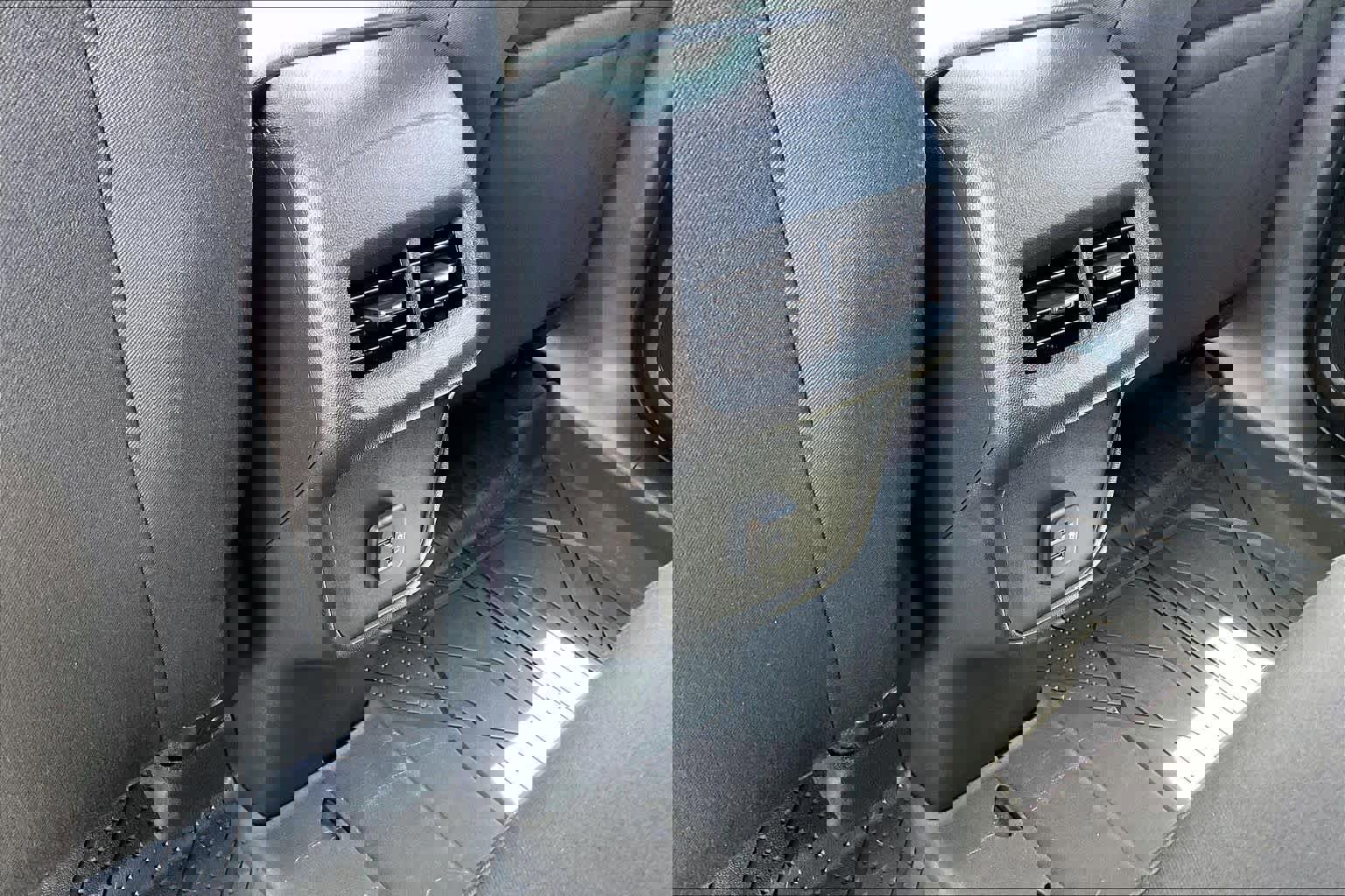 Certified 2024 Chevrolet Equinox LT w/ LPO, Floor Liner Package FWD image 33