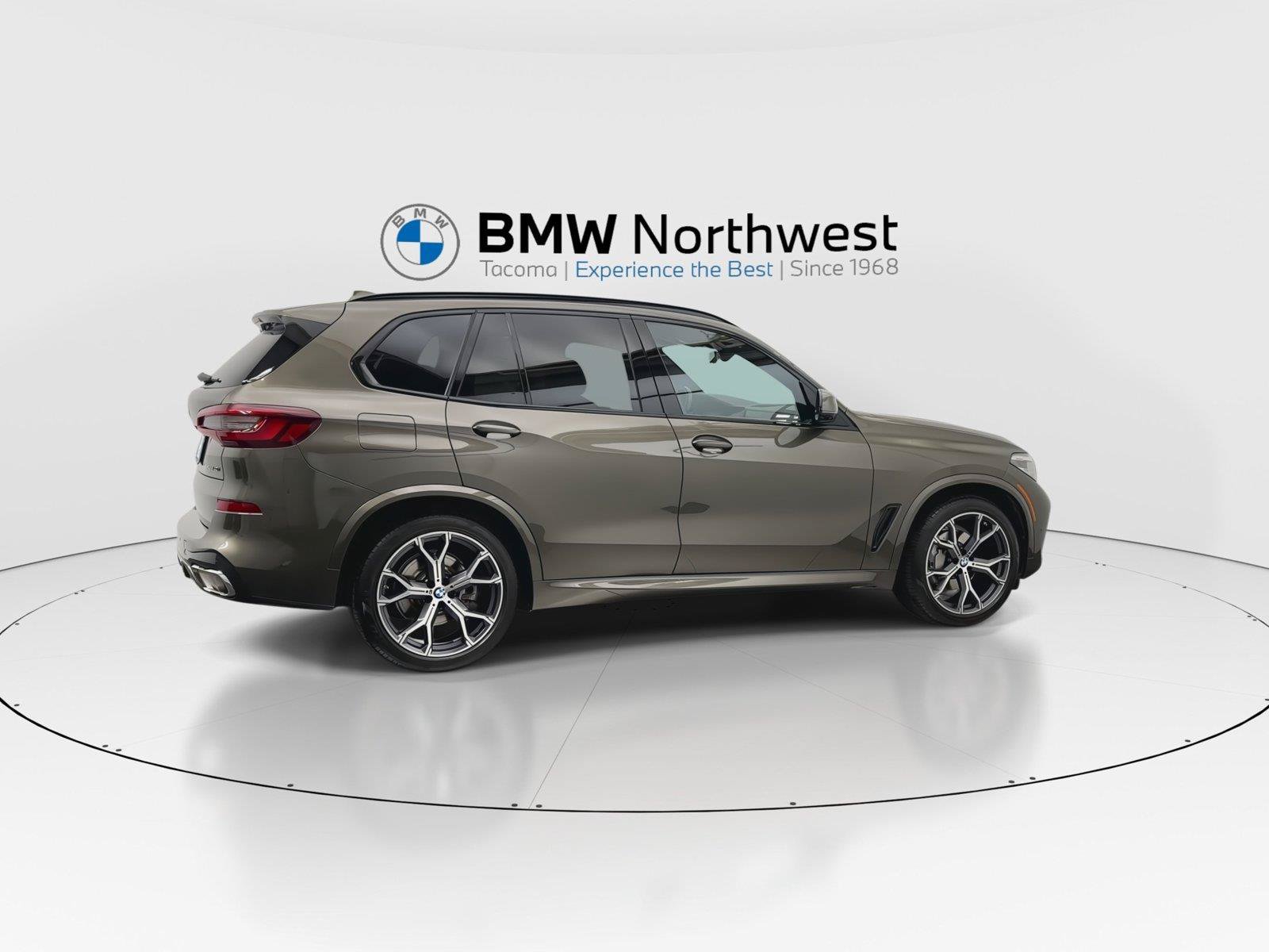Used 2023 BMW X5 xDrive40i w/ M Sport Package AWD/4WD image 4