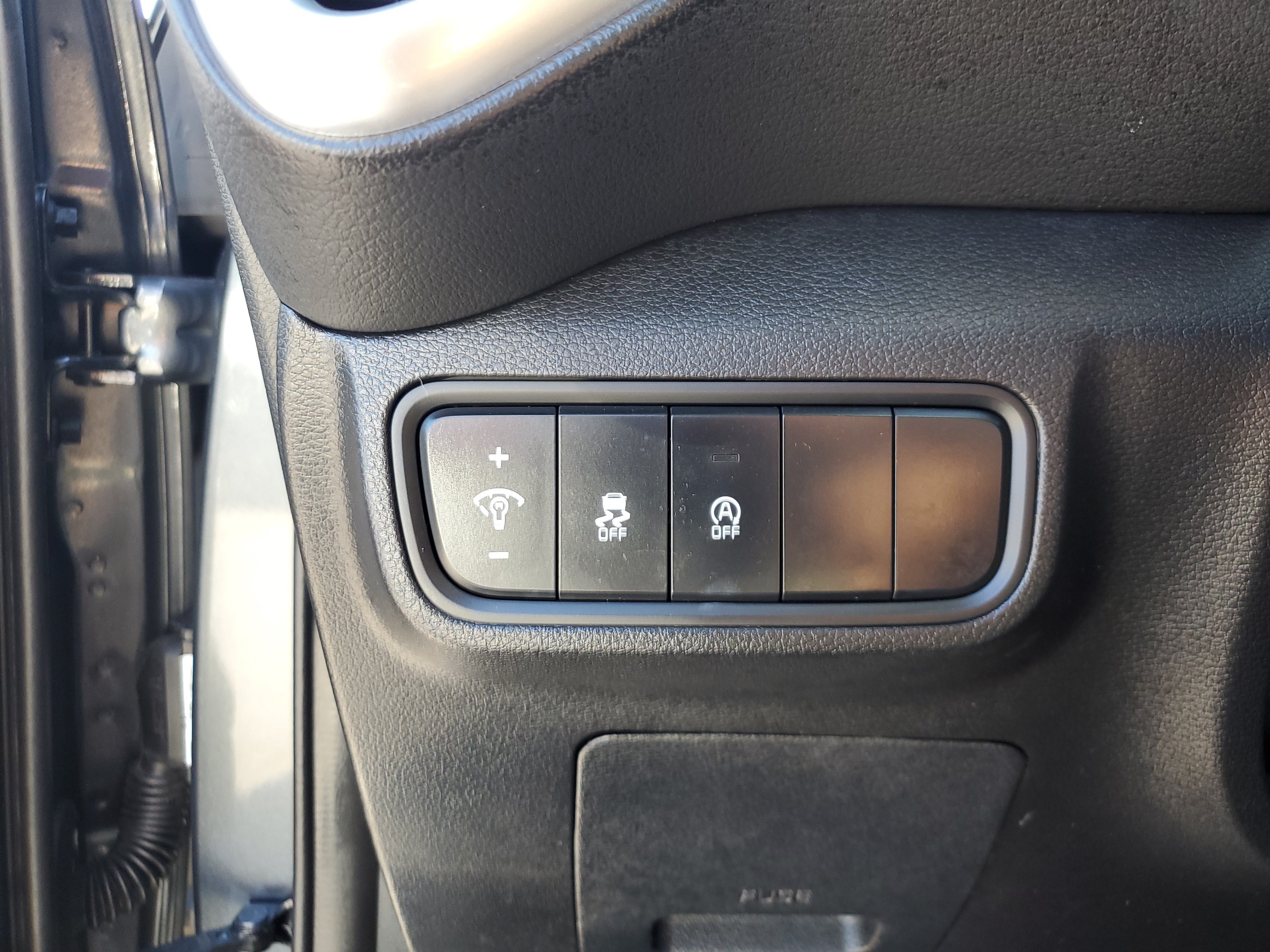 Used 2025 Kia Soul LX w/ LX Technology Package FWD image 28