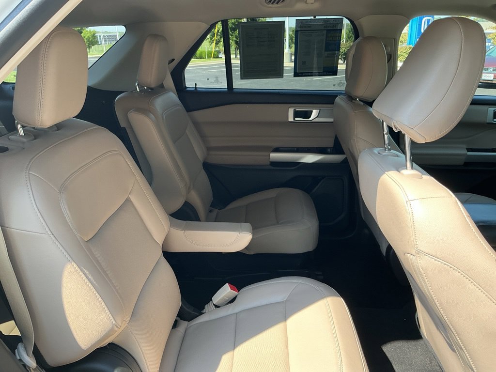 Used 2021 Ford Explorer Limited w/ Equipment Group 301A AWD/4WD image 41