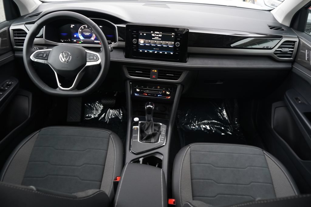 New 2026 Volkswagen Taos SE FWD image 8