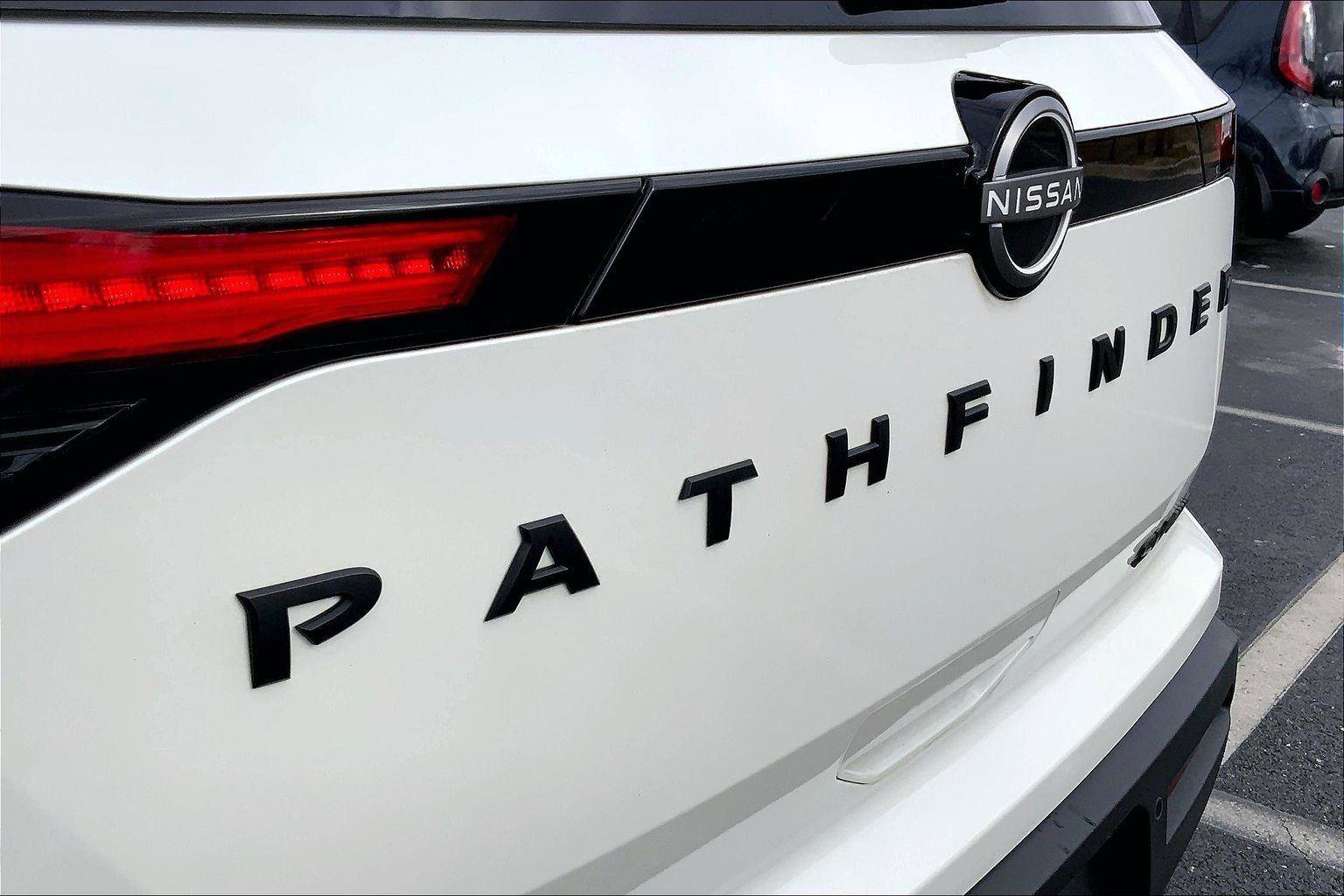 Used 2024 Nissan Pathfinder SV w/ Black Appearance Package image 27