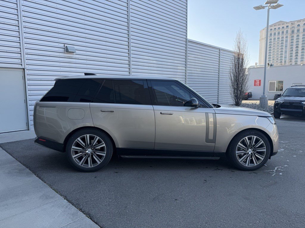 Certified 2023 Land Rover Range Rover SE image 10