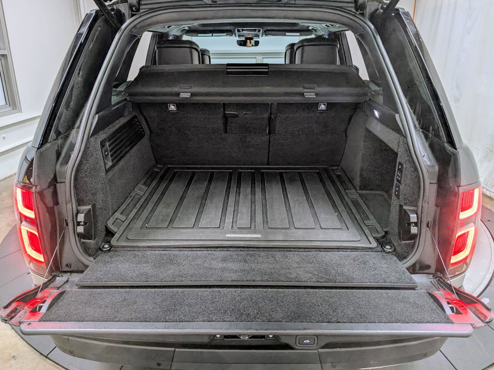 Used 2022 Land Rover Range Rover Autobiography image 21