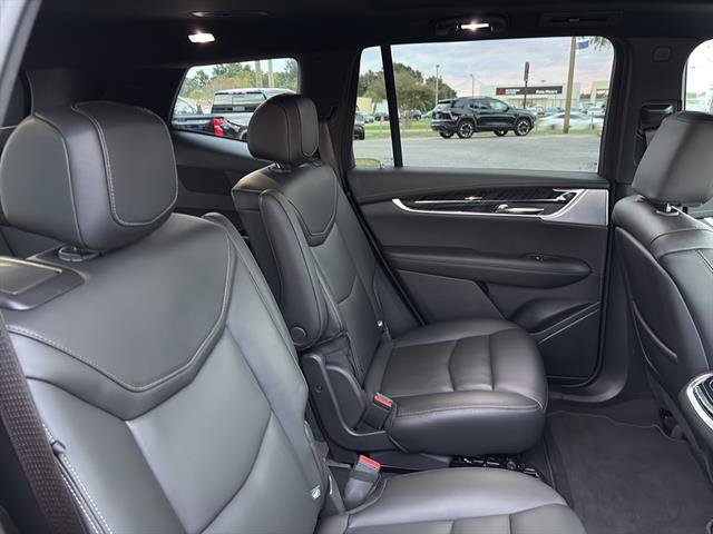 Used 2025 Cadillac XT6 Premium Luxury image 11