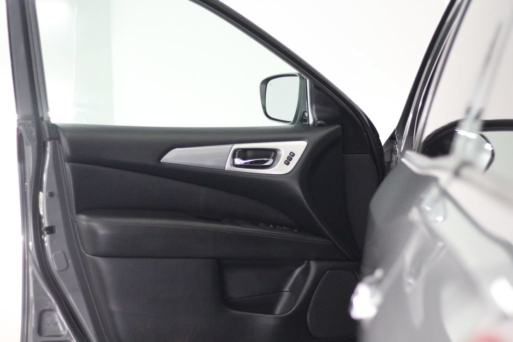 Used 2020 Nissan Pathfinder SL AWD/4WD image 49