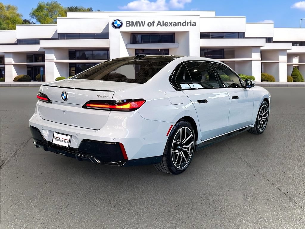 Used 2025 BMW 740i xDrive w/ Premium Package AWD/4WD image 5