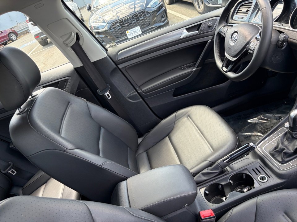 Used 2021 Volkswagen Golf 4-Door FWD image 30