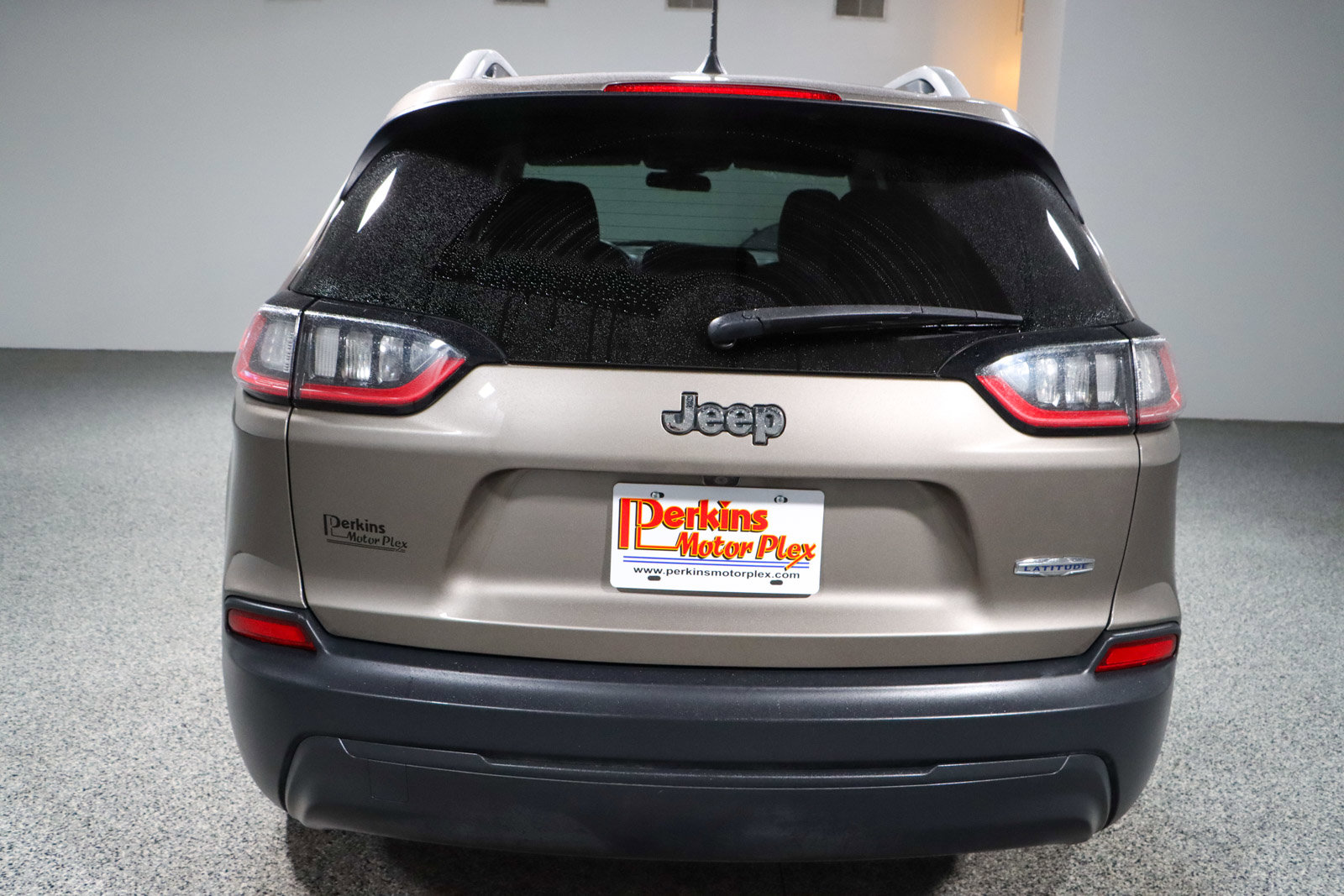 Used 2019 Jeep Cherokee Latitude w/ Popular Appearance Group image 8