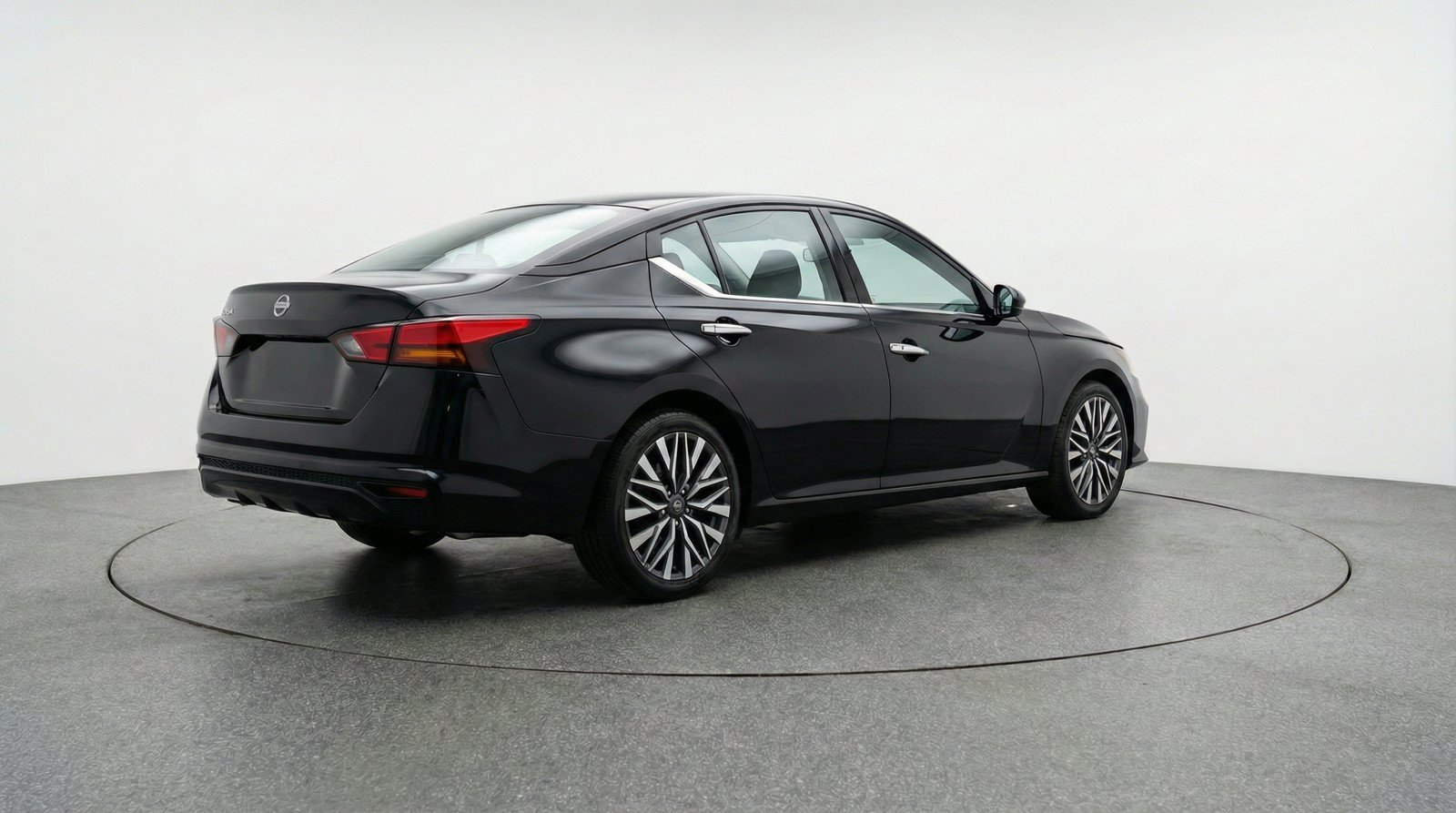 Used 2025 Nissan Altima 2.5 SV FWD image 9