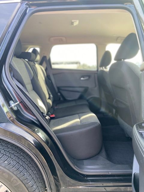 Used 2022 Nissan Rogue SV image 15