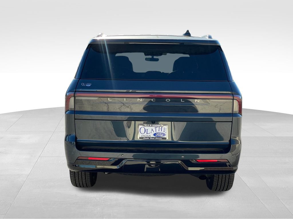 New 2025 Lincoln Navigator Reserve w/ Jet Appearance Package image 4