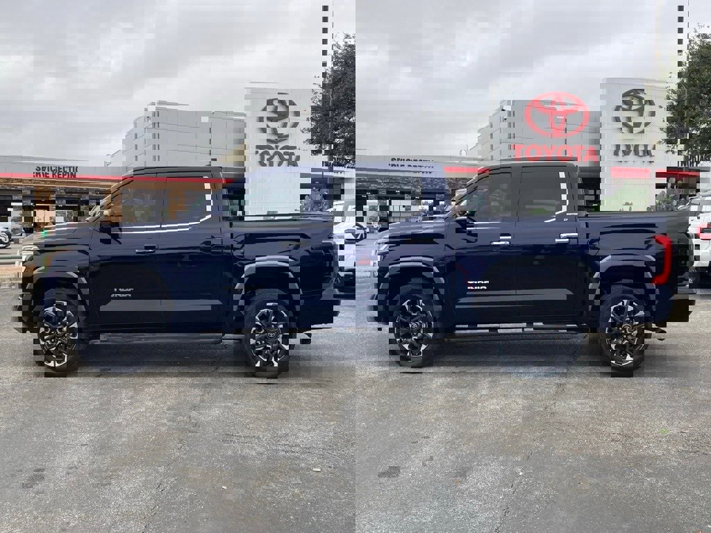 Used 2025 Toyota Tundra Limited image 8