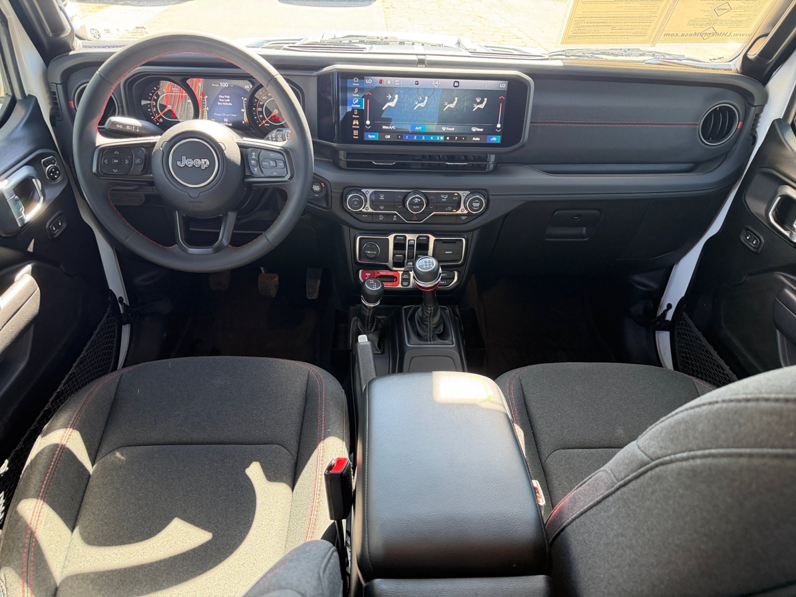 Used 2024 Jeep Wrangler Unlimited Rubicon AWD/4WD image 15