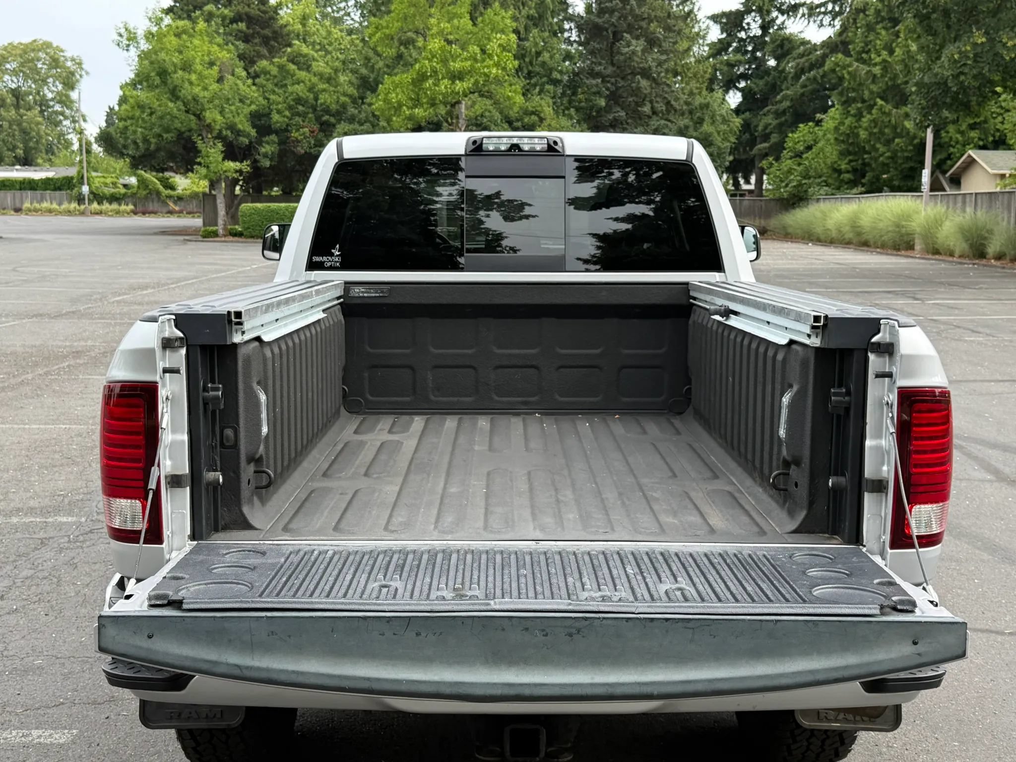 Used 2018 RAM 2500 Laramie w/ Sport Appearance Group AWD/4WD image 32