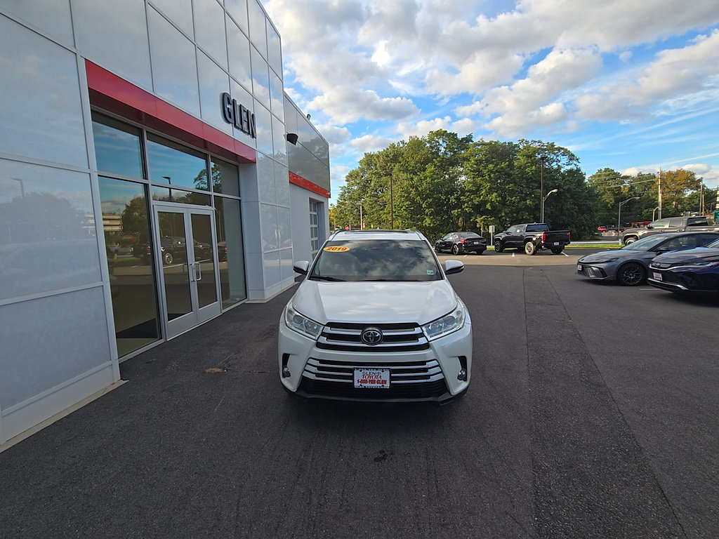 Certified 2019 Toyota Highlander XLE AWD/4WD image 2