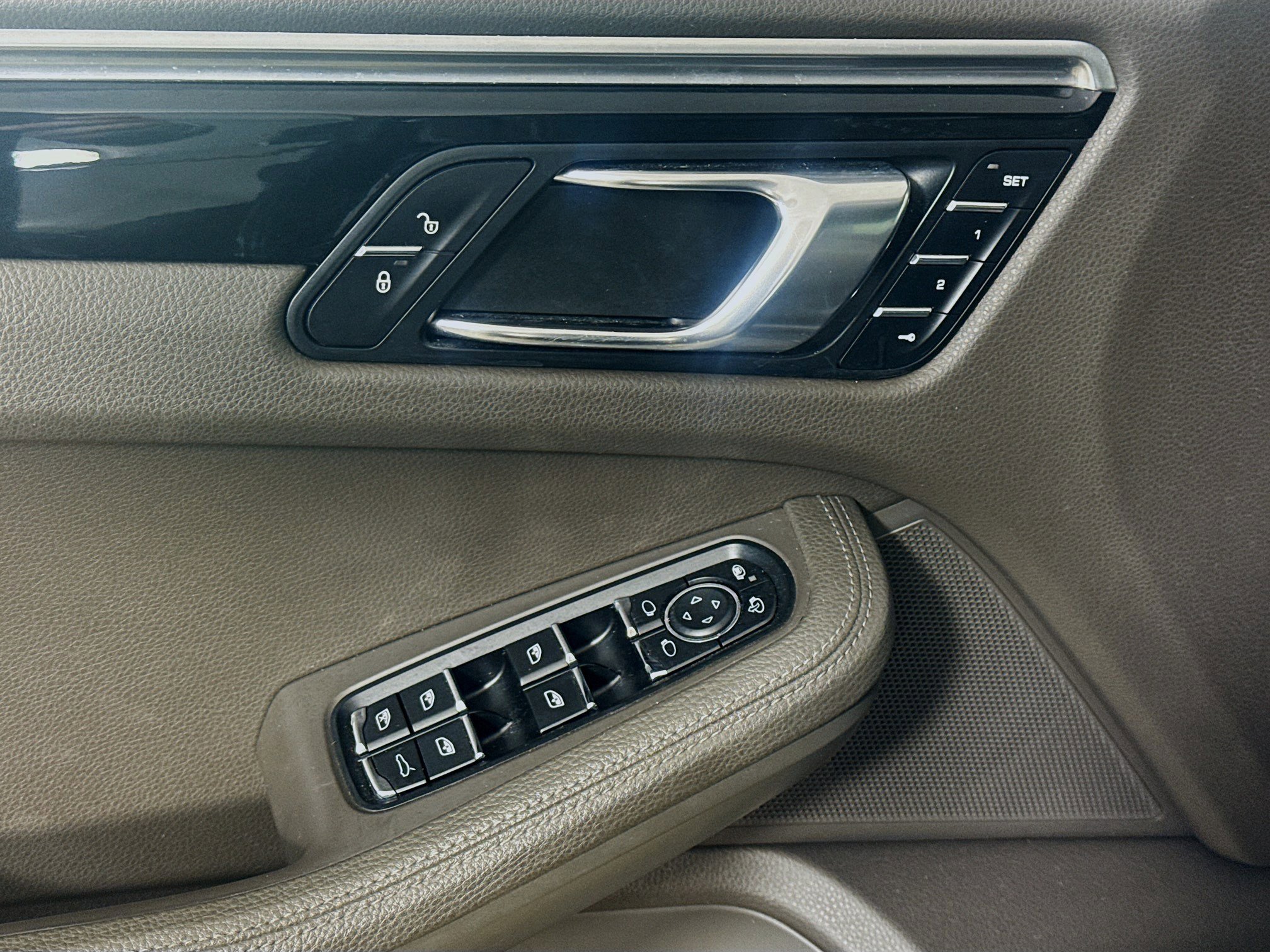 Used 2017 Porsche Macan S image 24