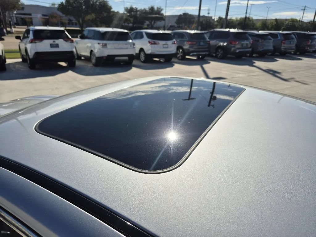 Used 2017 INFINITI Q60 2.0t w/ Moonroof Package RWD image 11