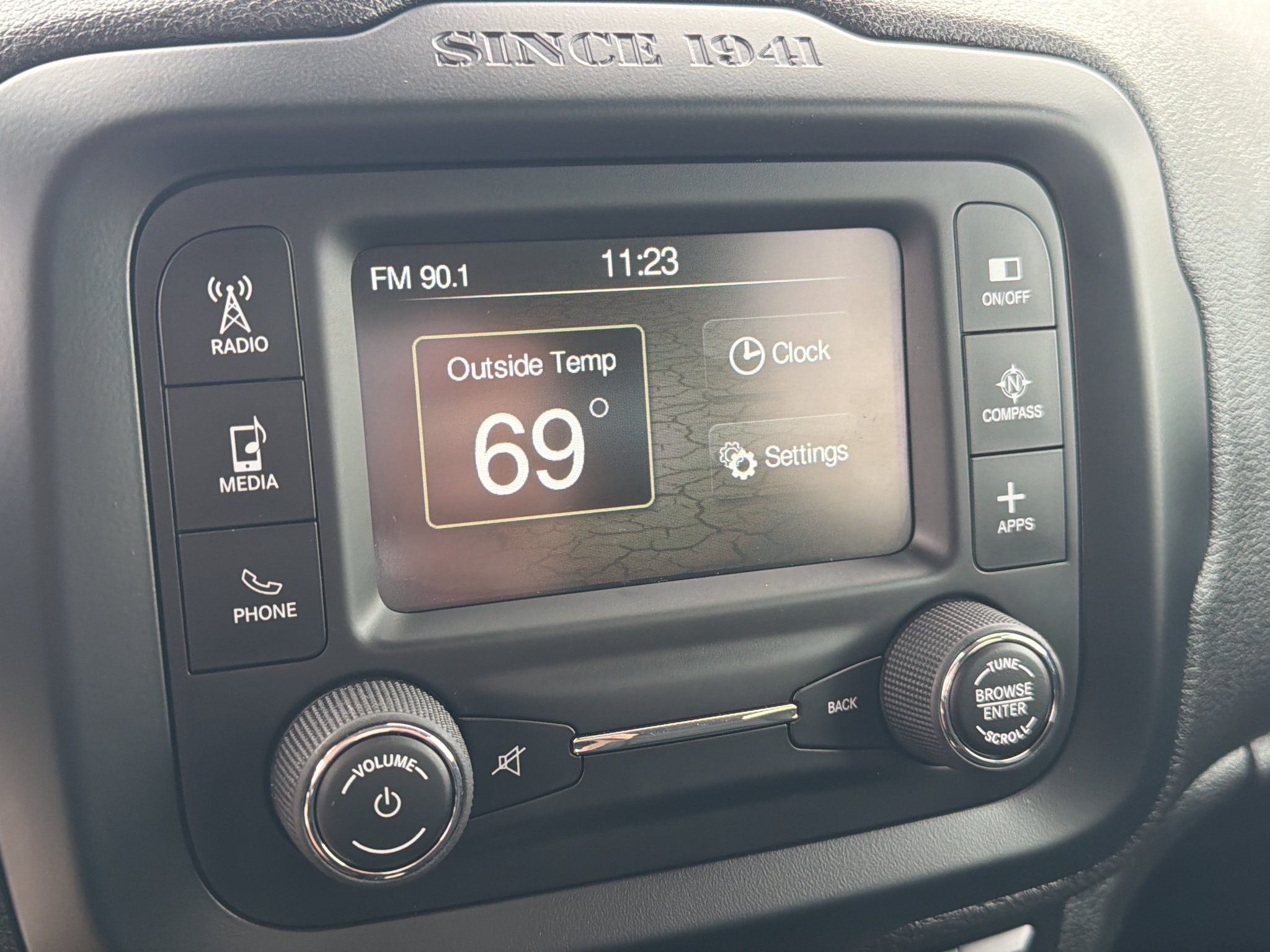 Used 2017 Jeep Renegade Altitude FWD image 22