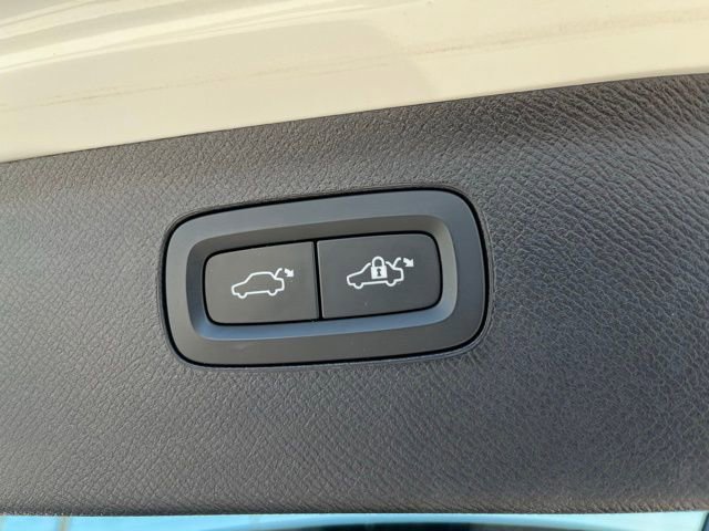 Used 2023 Volvo XC90 B6 Plus w/ Protection Package Premier image 15
