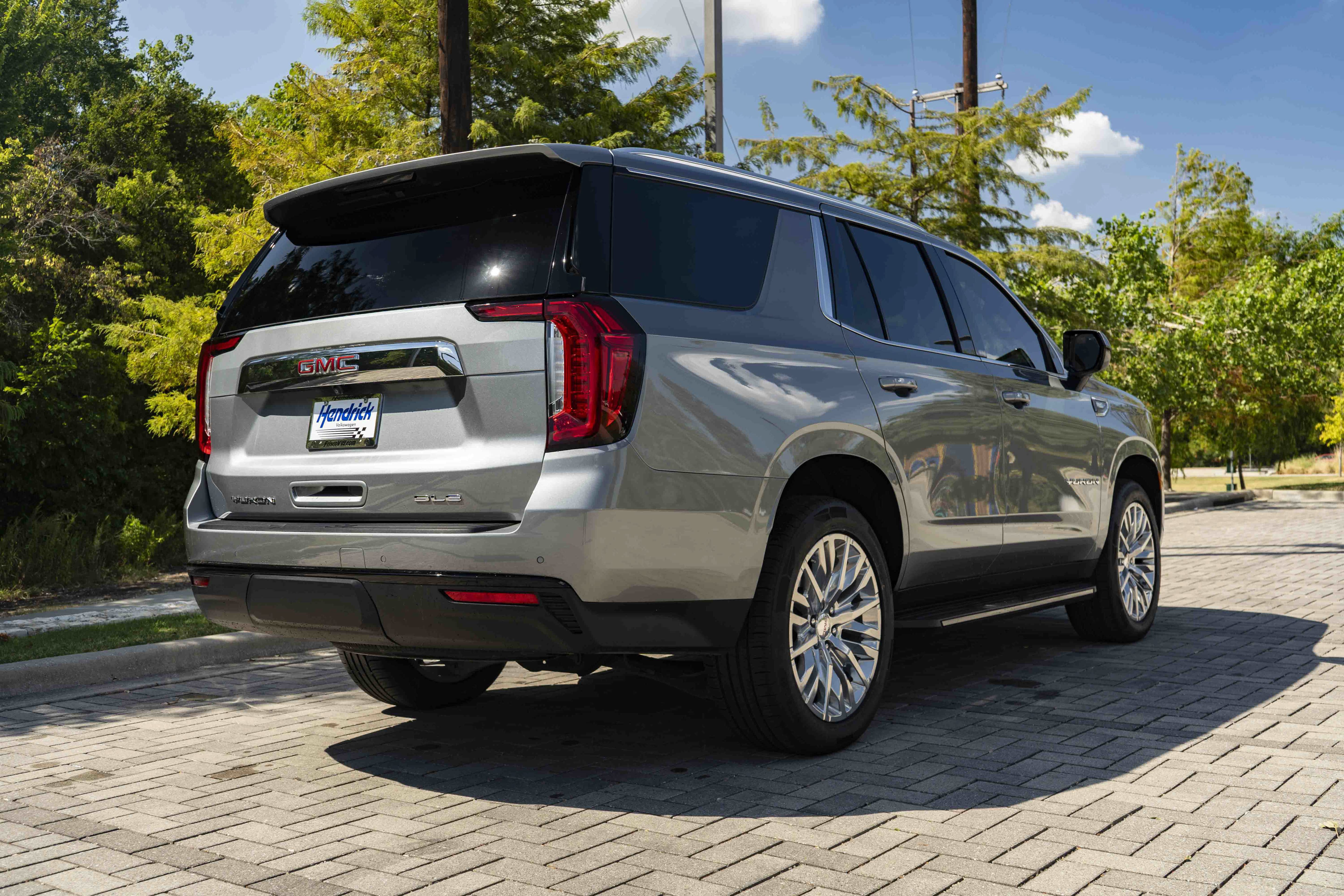 Used 2024 GMC Yukon SLE w/ Gmc Pro Safety Plus Package RWD image 8