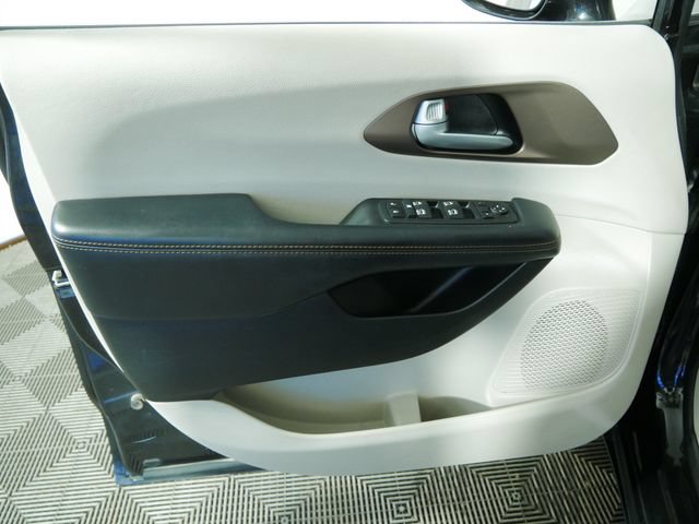 Certified 2017 Chrysler Pacifica Touring-L Plus w/ Advanced Safetytec Group FWD image 19
