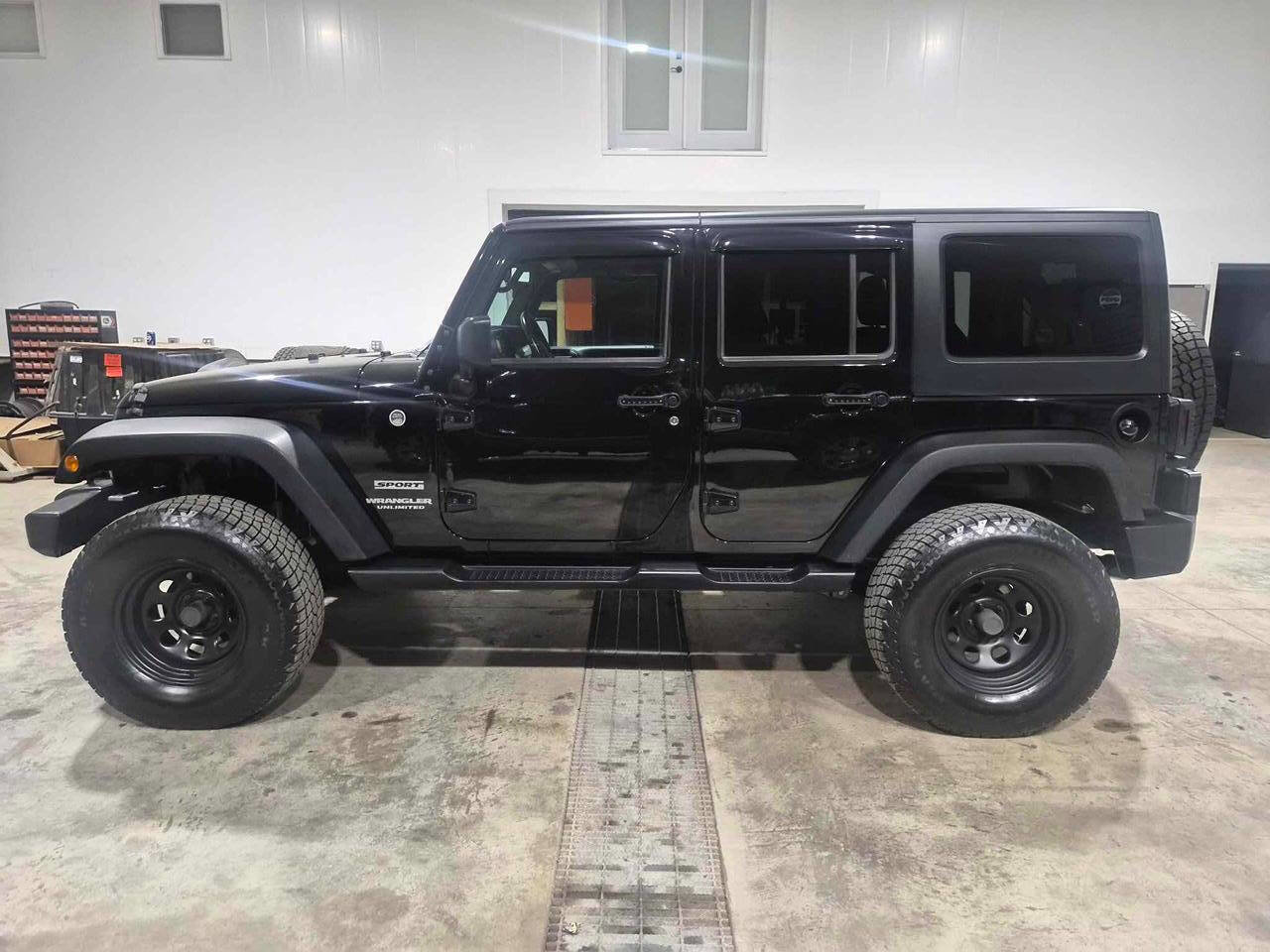 Used 2015 Jeep Wrangler Unlimited Sport w/ Quick Order Package 24S AWD/4WD image 7