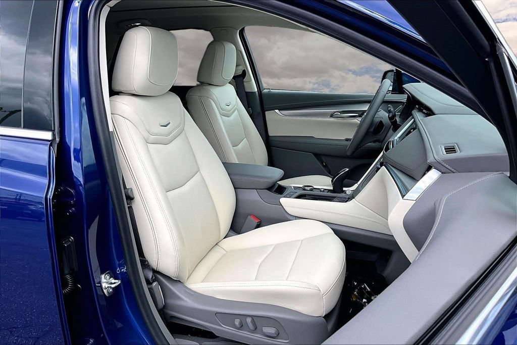 Certified 2025 Cadillac XT5 Premium Luxury FWD image 29