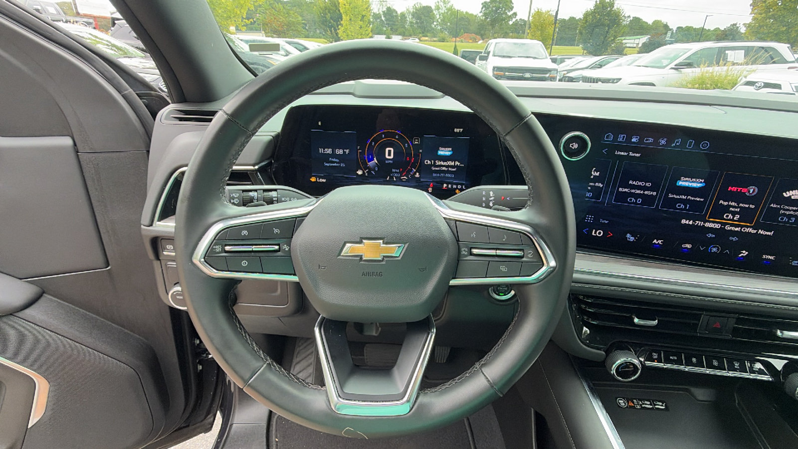 Used 2025 Chevrolet Suburban LT RWD image 28