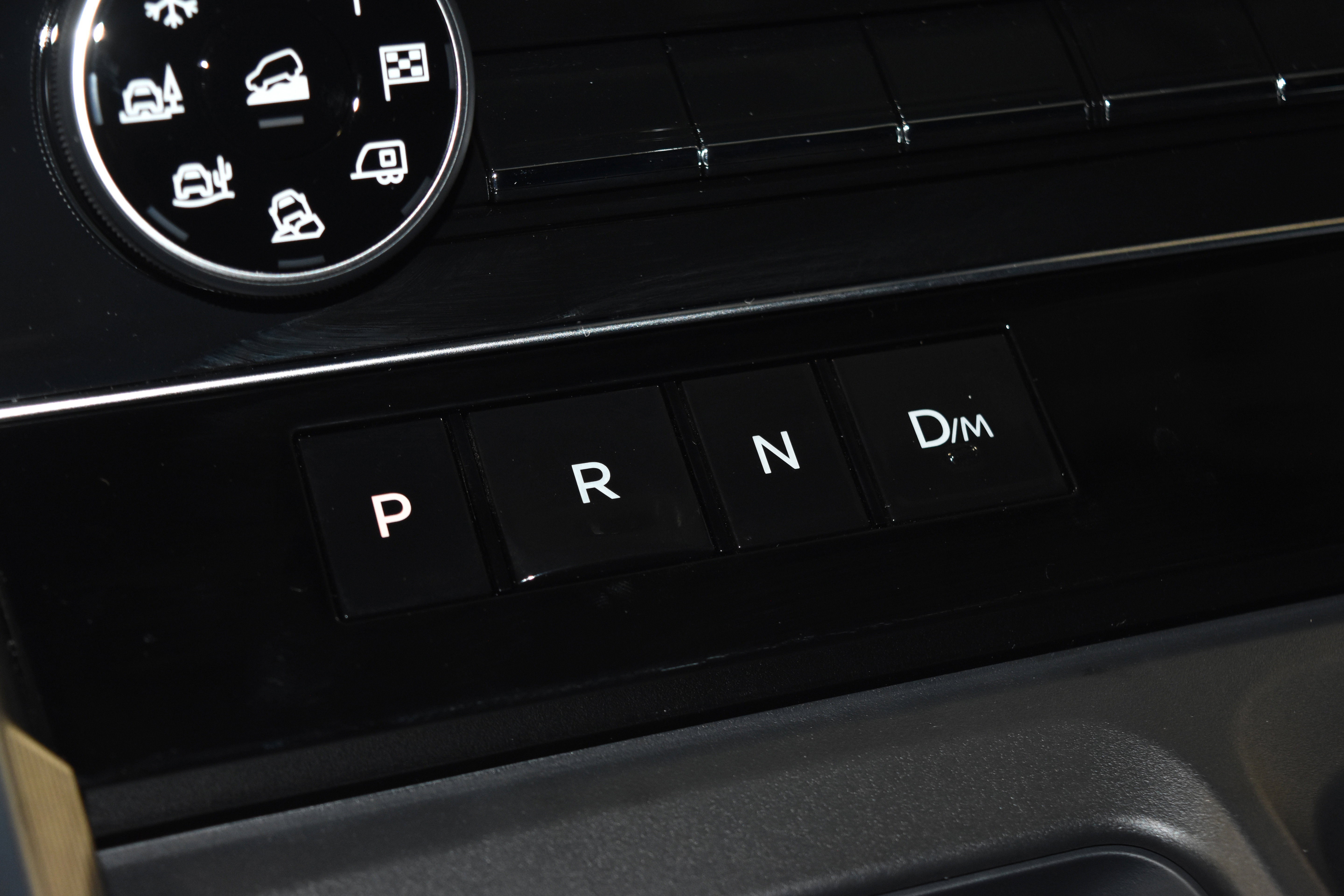 New 2026 Nissan Armada SL w/ Captain's Chari Seat Package image 12